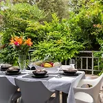 Beachfront Apartment Romilda