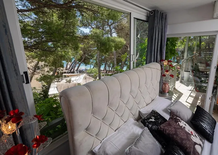 Beachfront Apartment Romilda